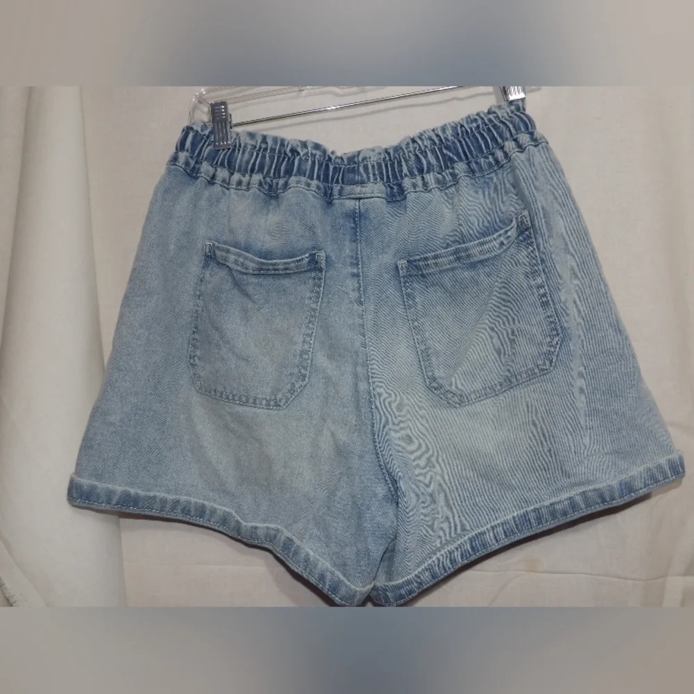 Time and Tru Distressed shorts medium - Picture 5 of 10